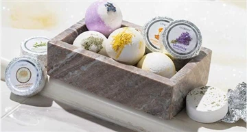 Duschångare vs. Badbomber: Vad är skillnaden?